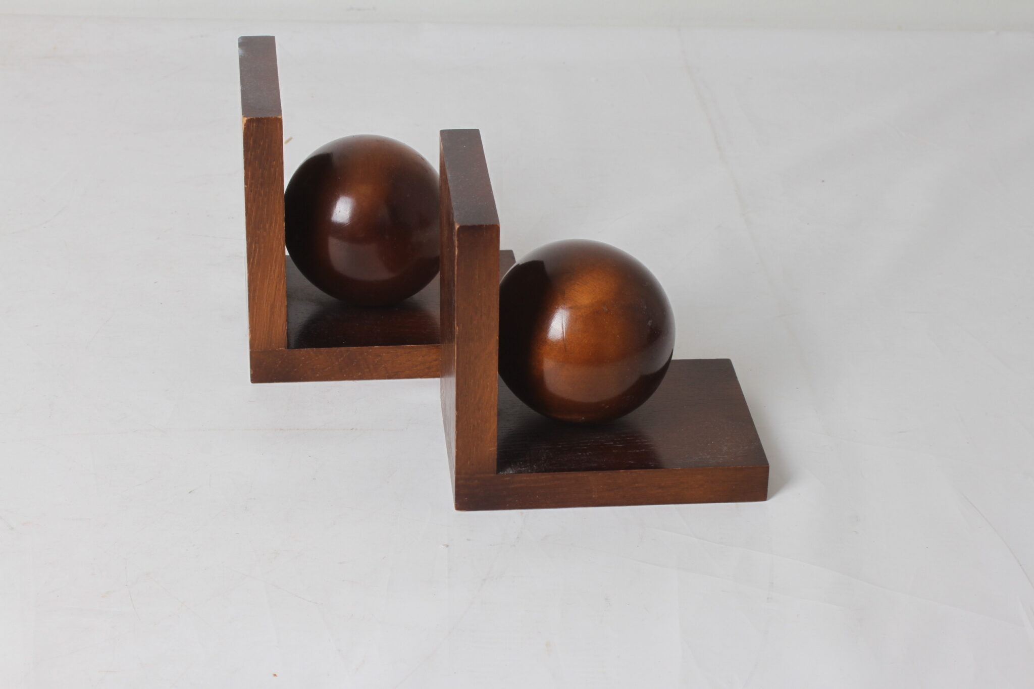 Serre-livres boule en bois – Image 2