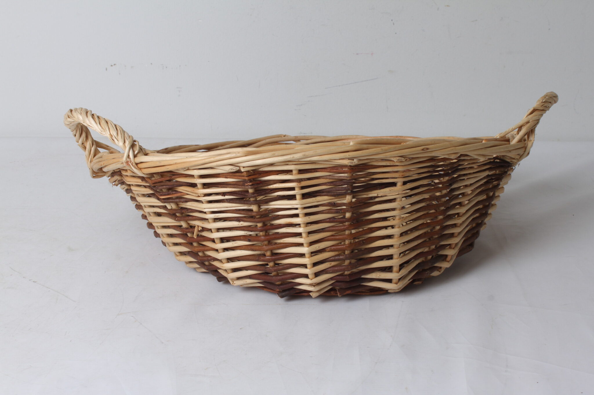 Grande corbeille bicolore en osier – Image 4