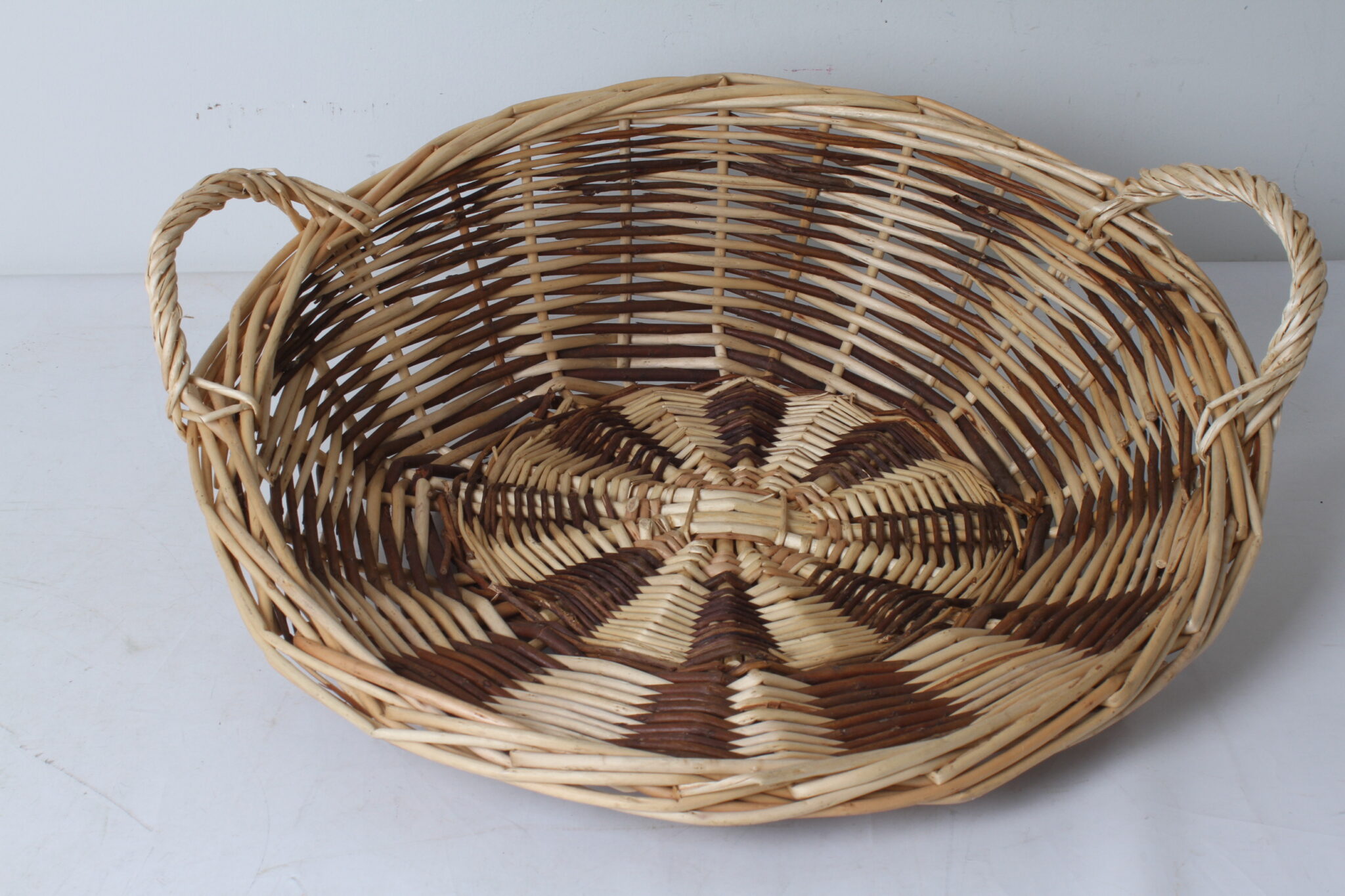 Grande corbeille bicolore en osier – Image 2