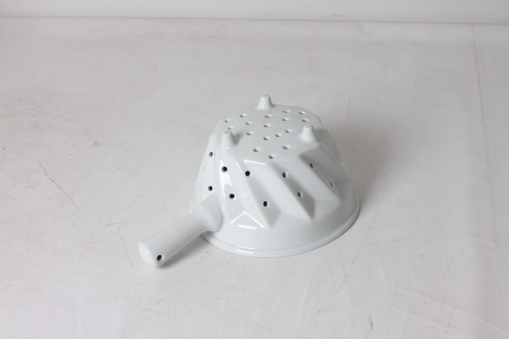 Petite passoire en porcelaine – Image 4