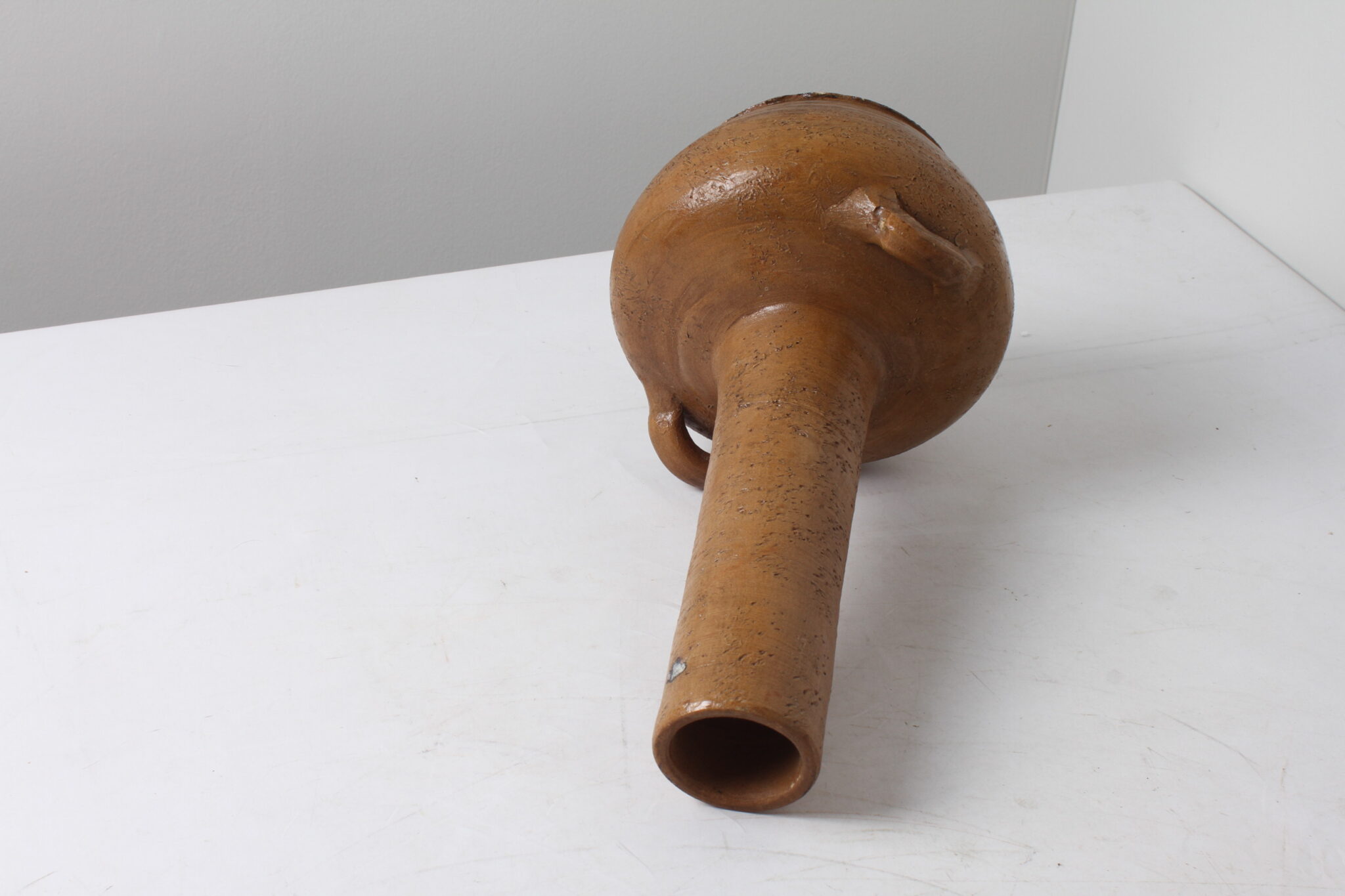 Vase brutaliste en céramique – Image 2