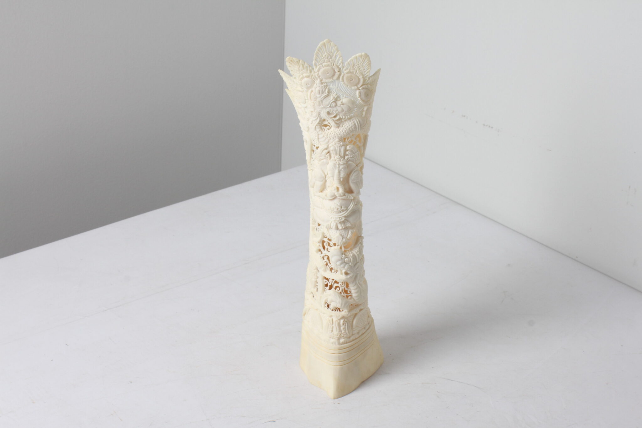 Sculpture décorative en os – Image 2