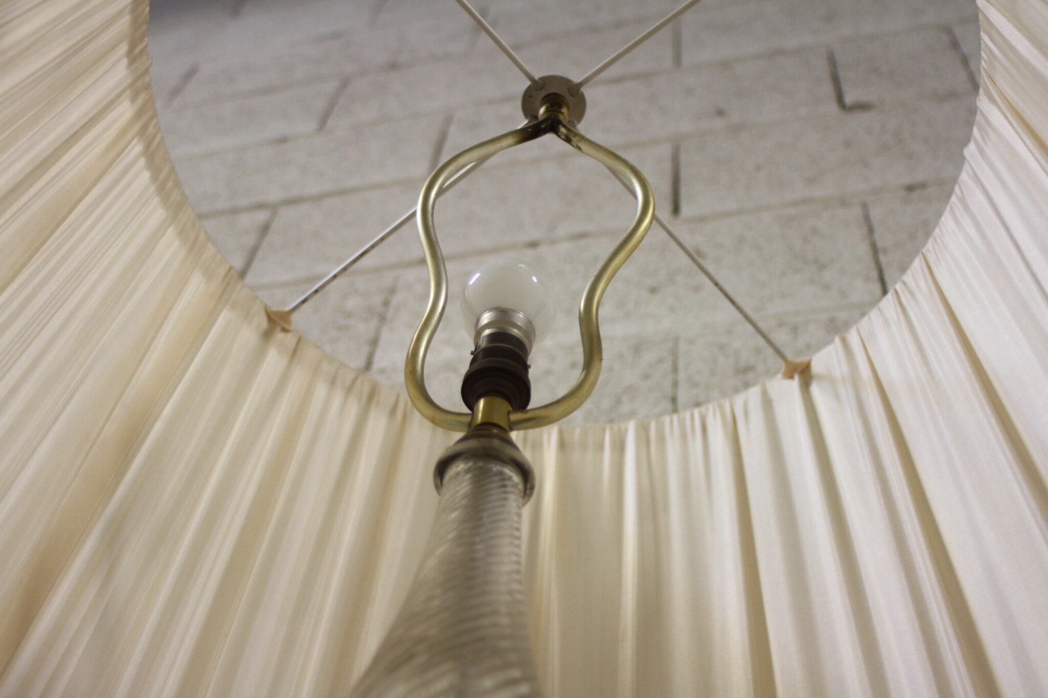 Lampadaire fer forgé, laiton et verre – Image 4