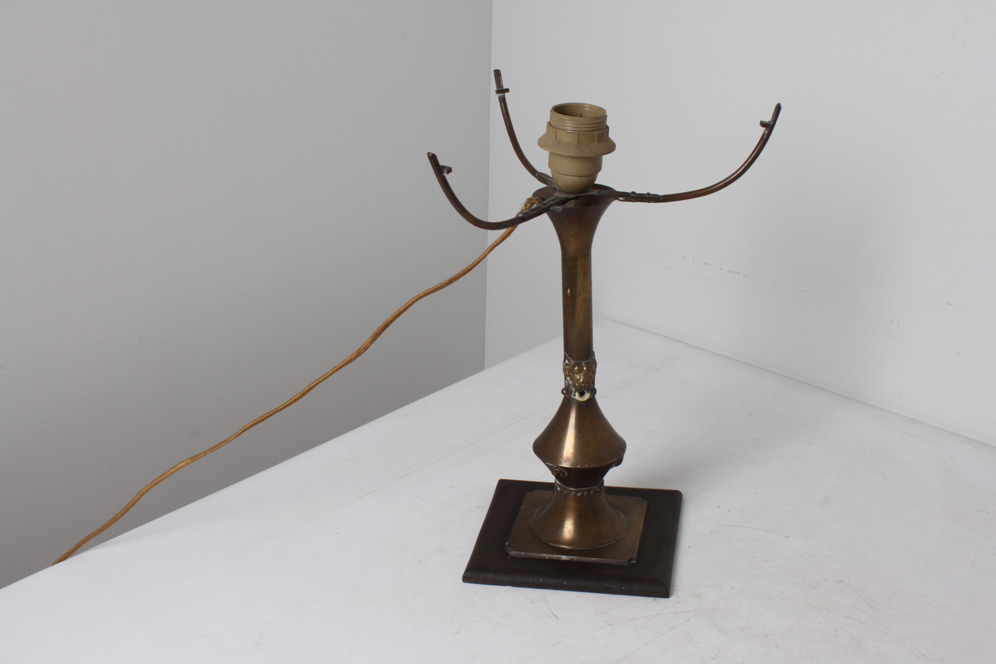 Ancien pied de lampe en laiton doré