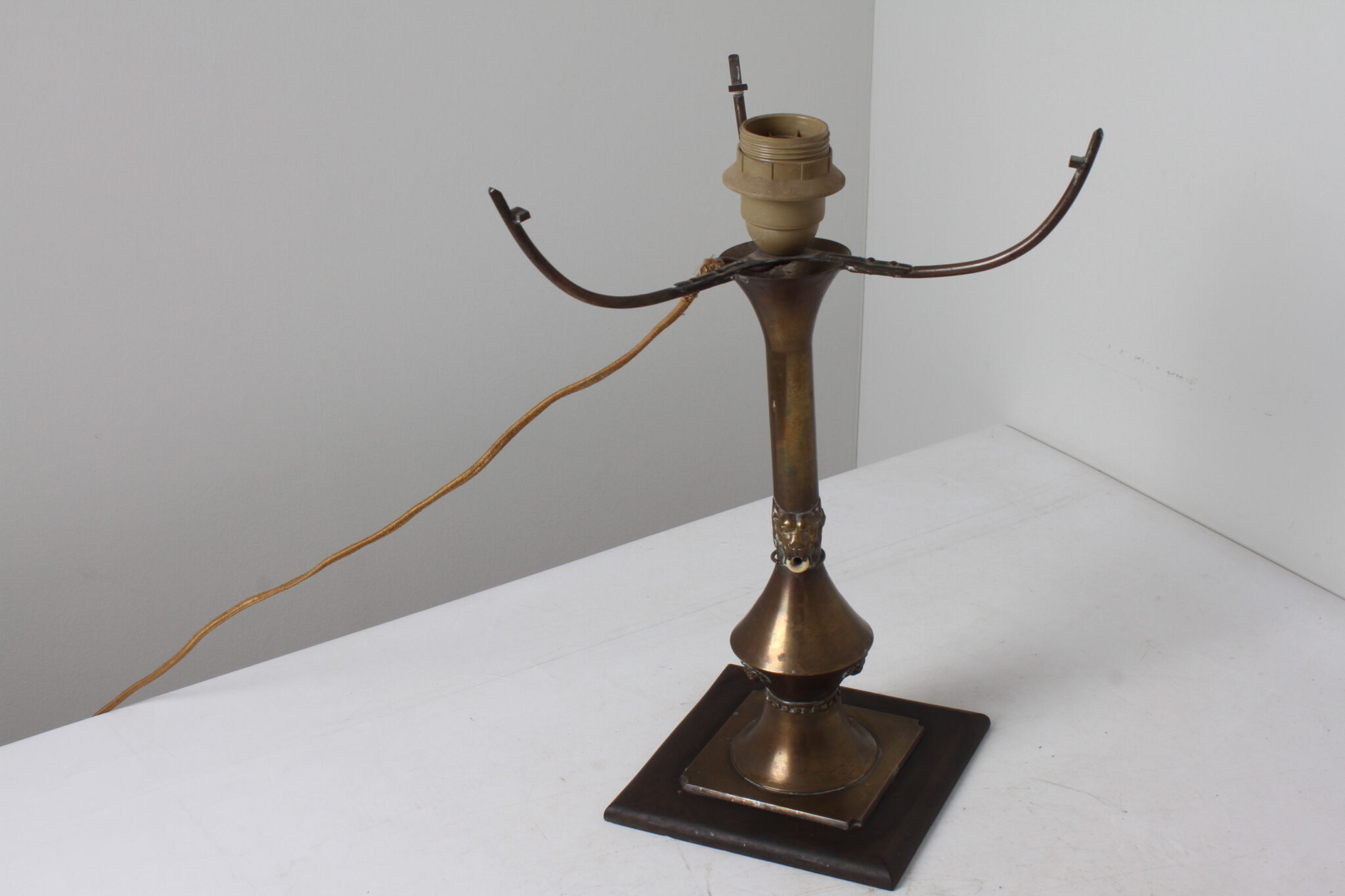 Ancien pied de lampe en laiton doré – Image 2