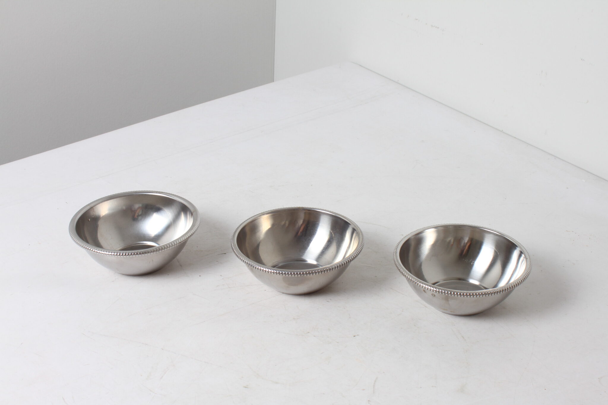 Lot de 3 bols rince-doigts en métal – Image 2