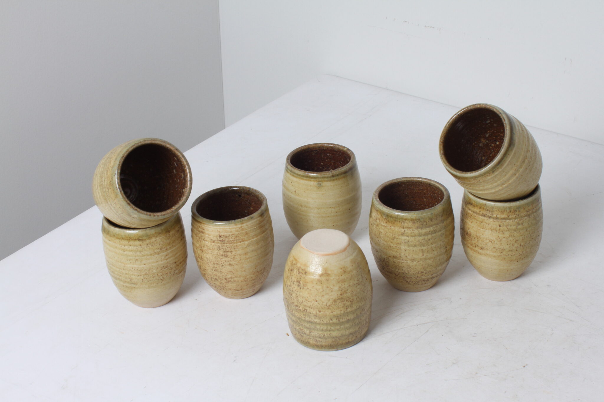 Lot de 8 tasses en céramique émaillée – Image 2