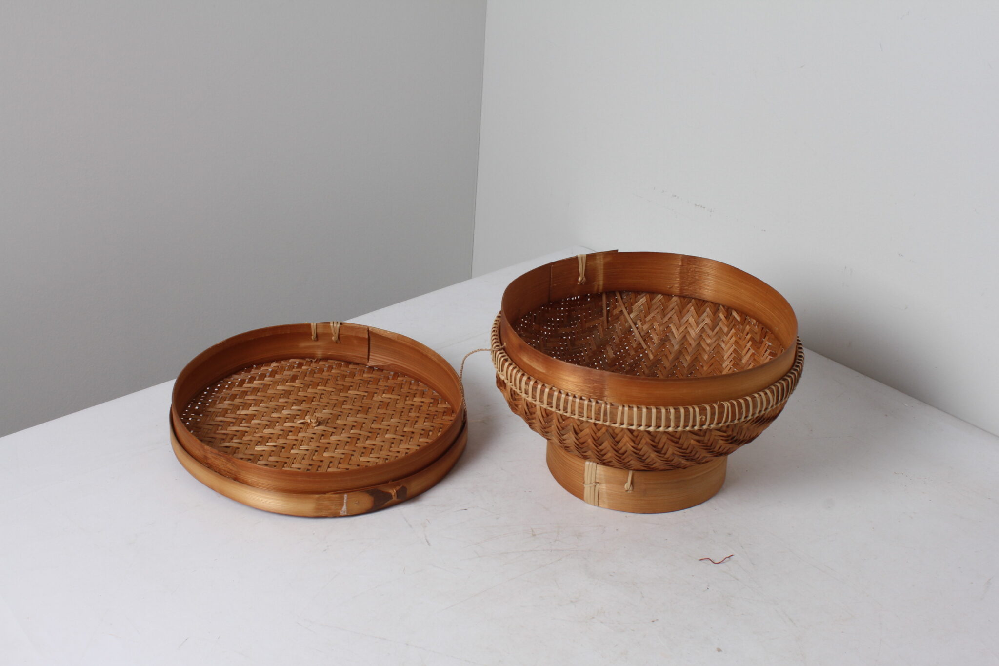 Corbeille à riz indonésienne tressée – Image 2