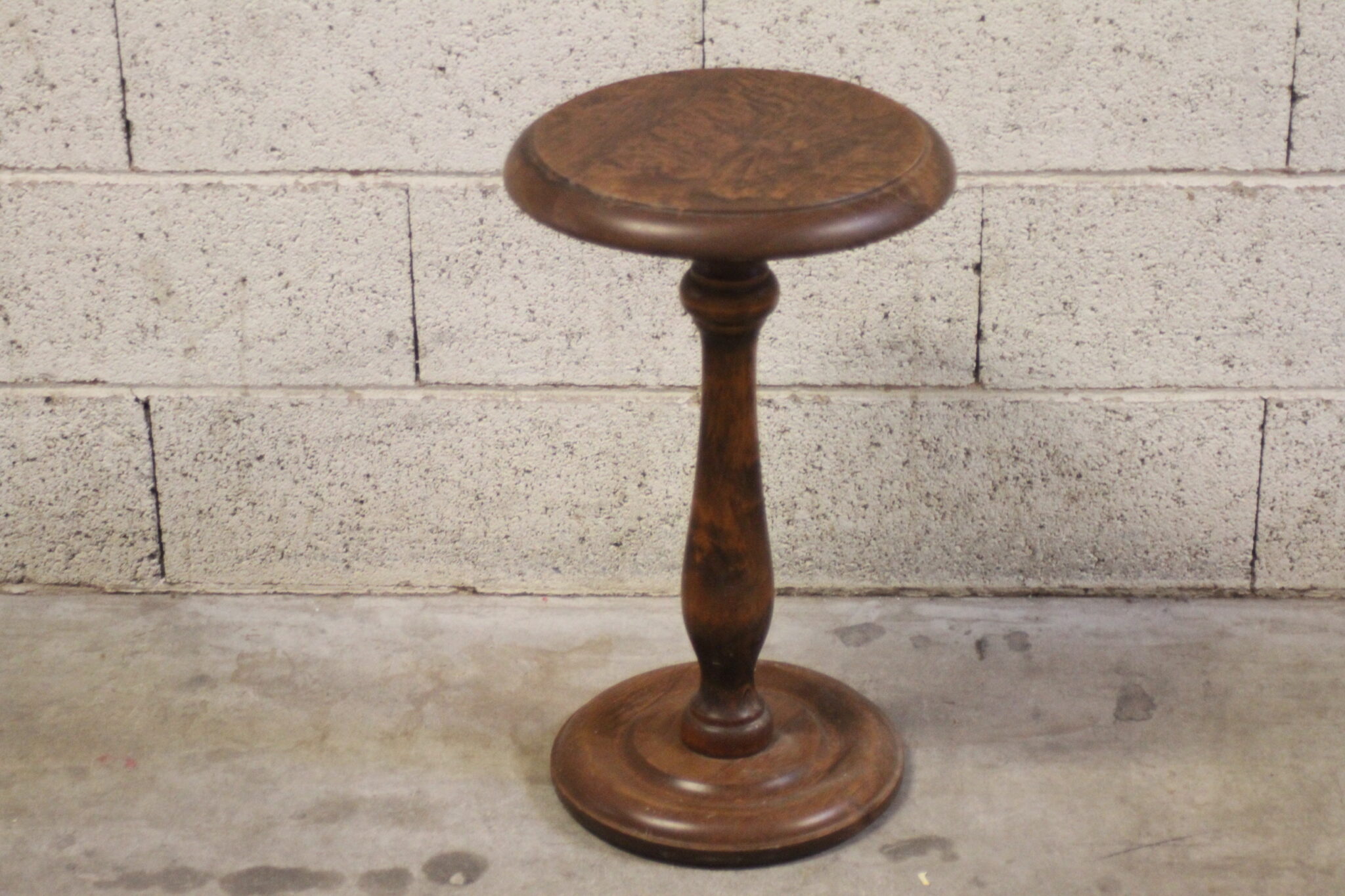 Guéridon rond en bois tourné