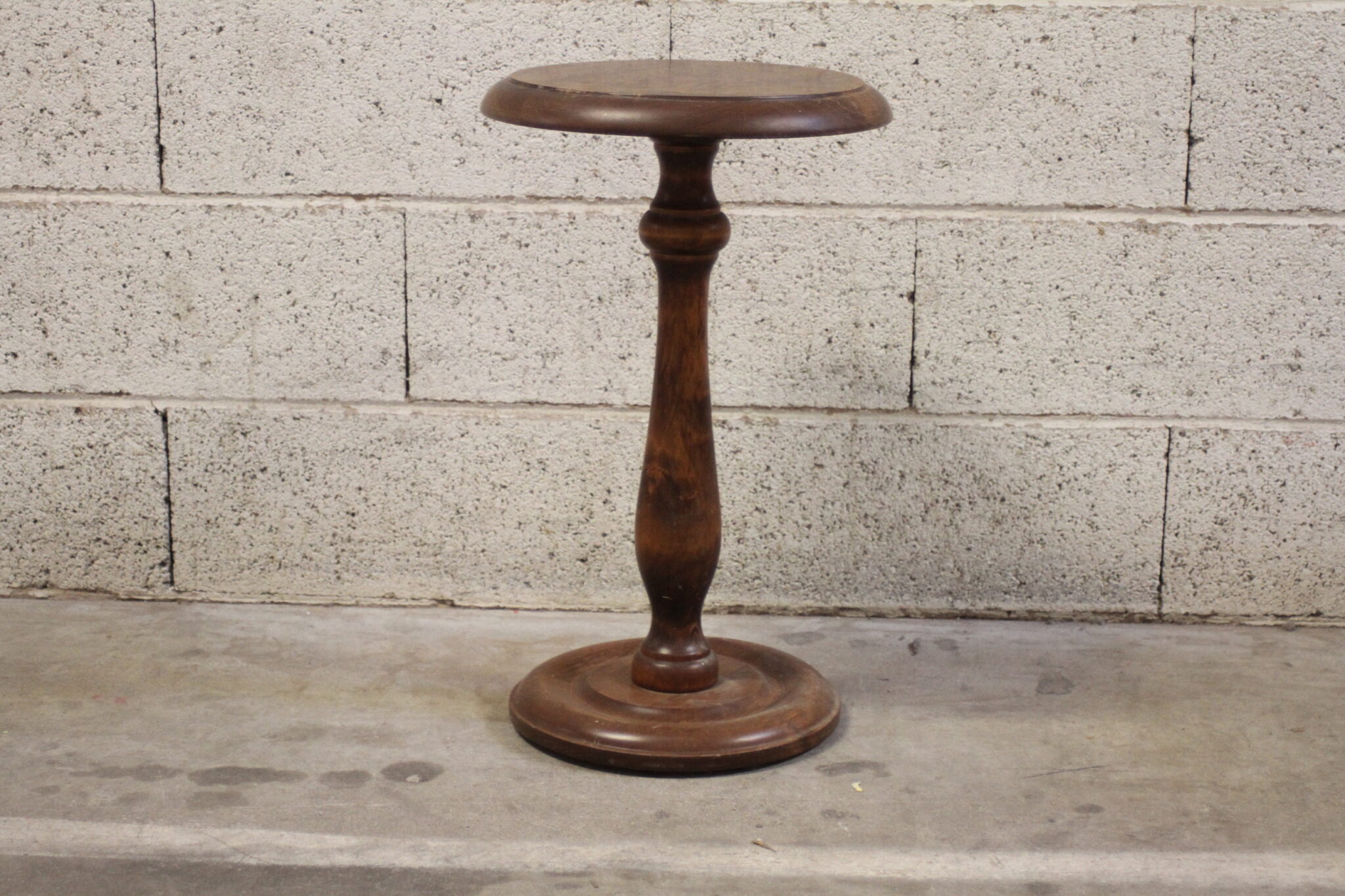Guéridon rond en bois tourné – Image 2