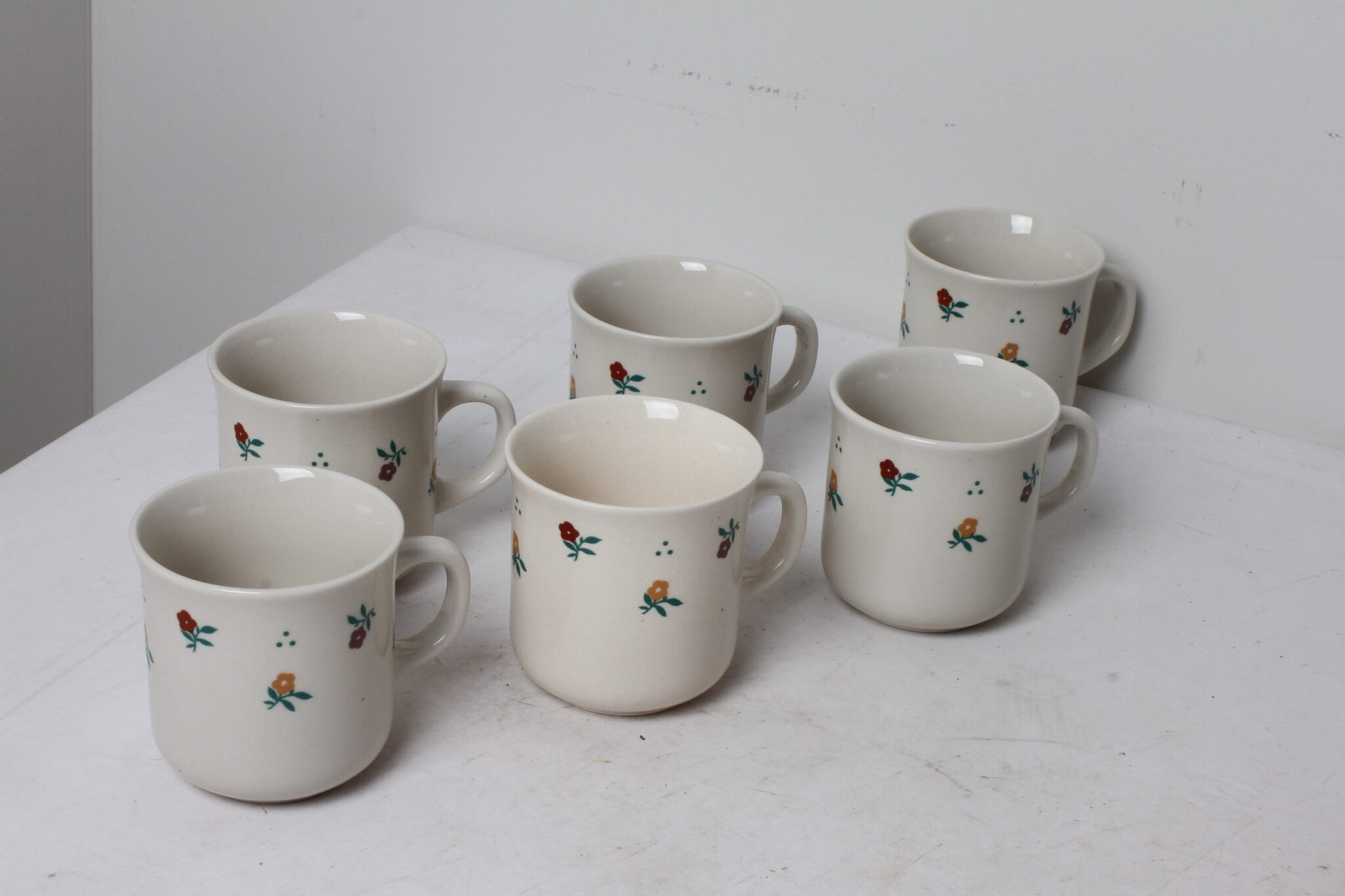 Tasses à café décorées de fleurs – Image 2