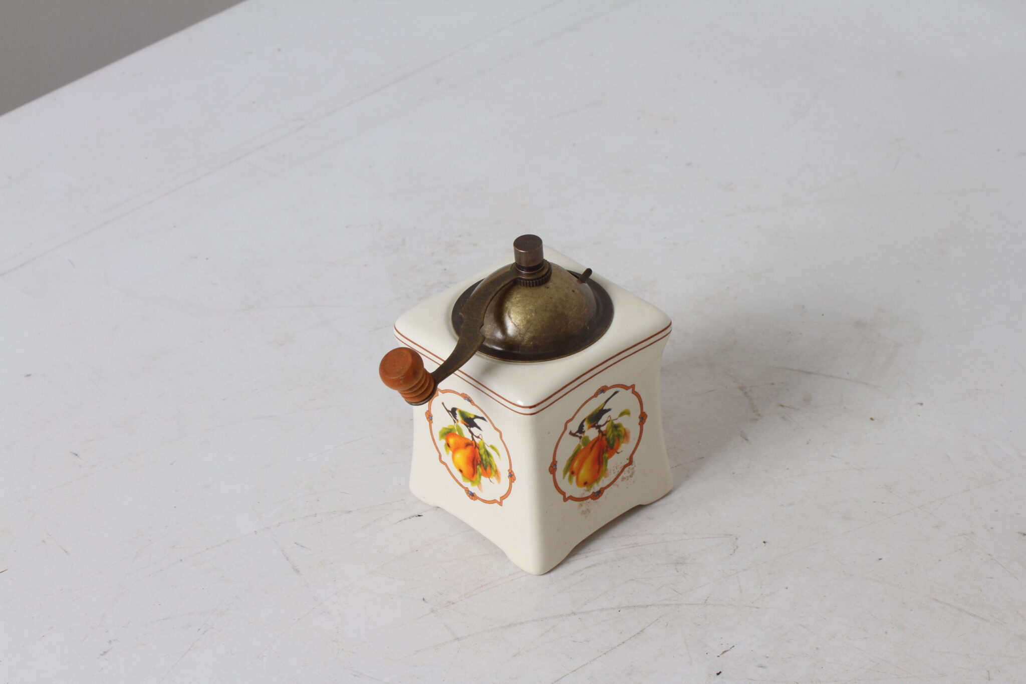 Petit moulin décoratif de collection en céramique – Image 2