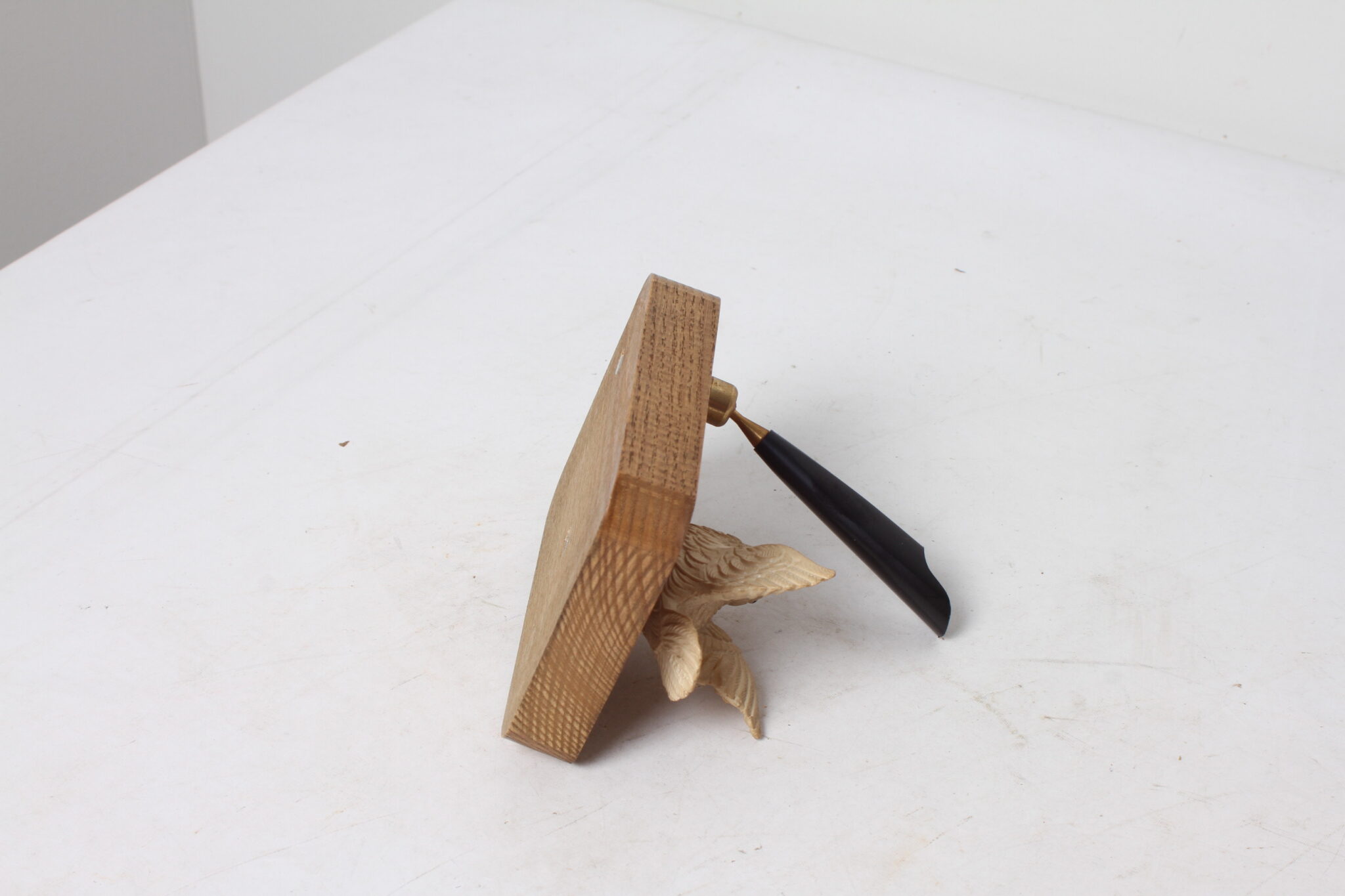 Porte-stylo vintage en bois décor oiseau – Image 3