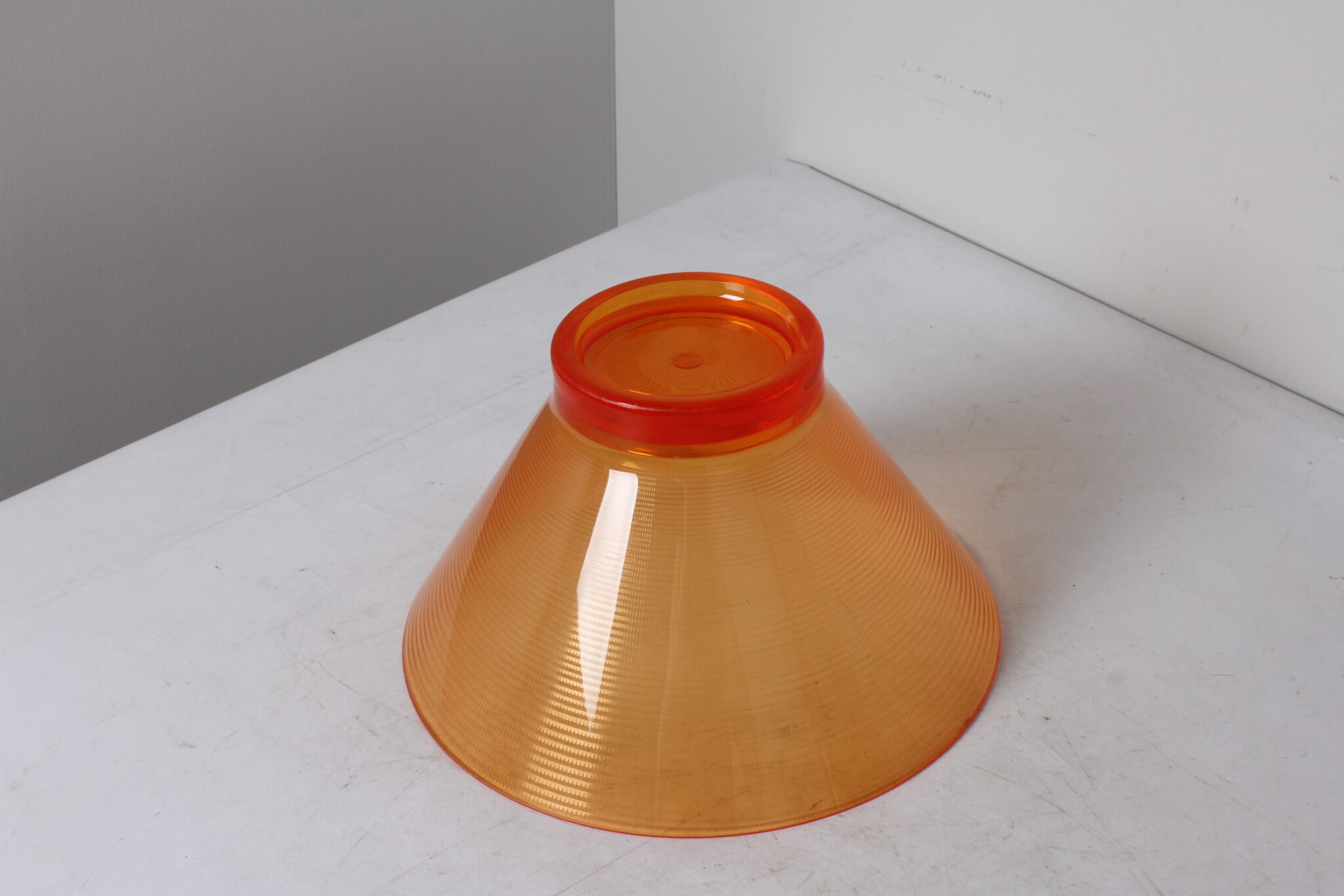 Saladier en plastique orange – Image 3