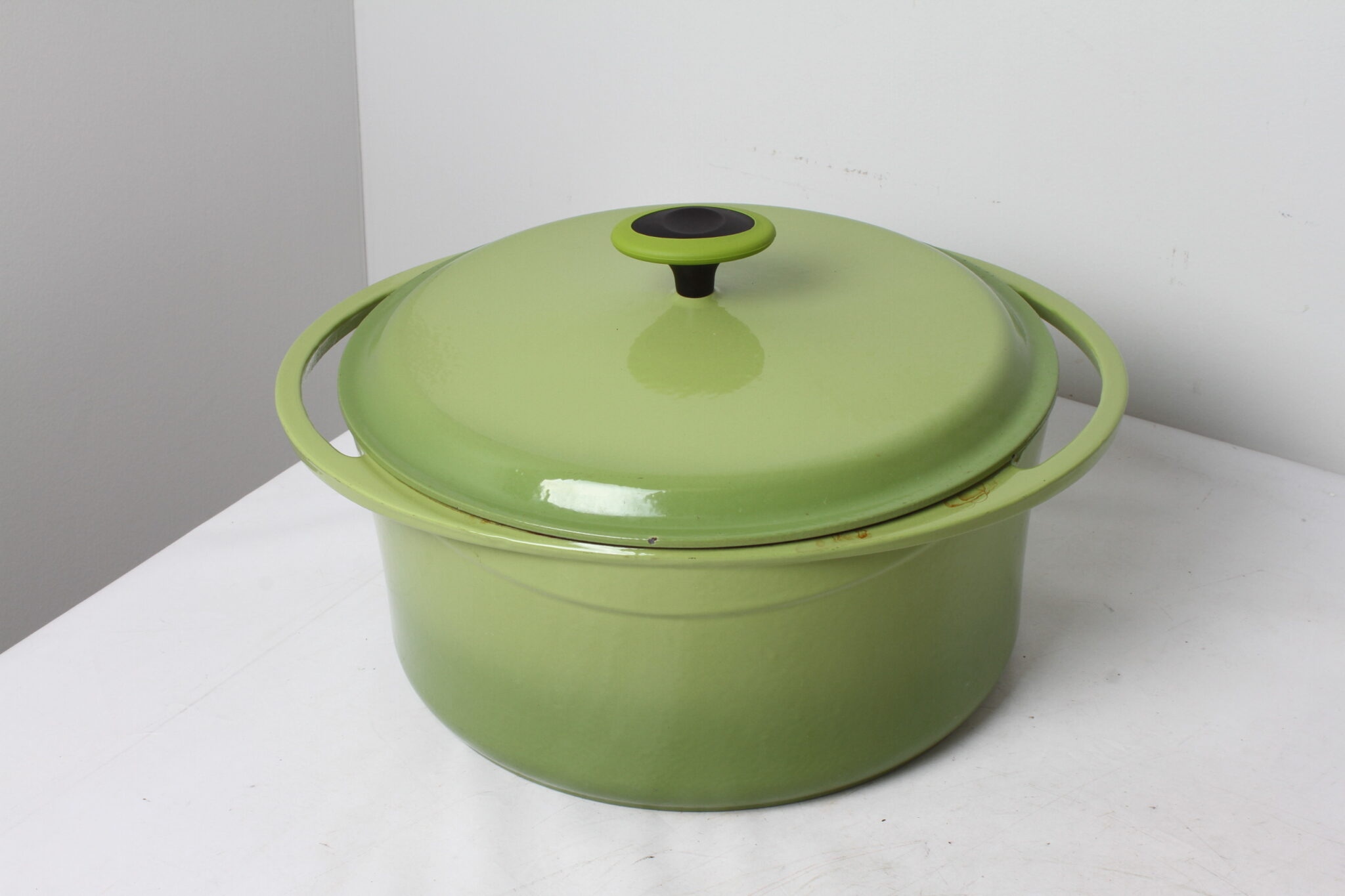 Cocotte en fonte émaillée verte 28 cm