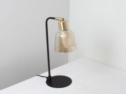 Lampe de table en métal noir et verre fumé