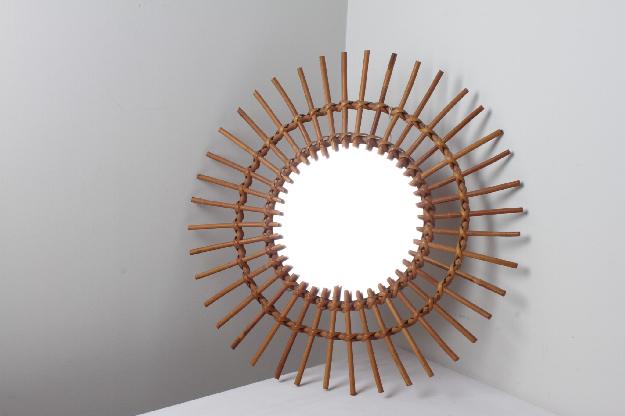 Miroir vintage soleil en rotin