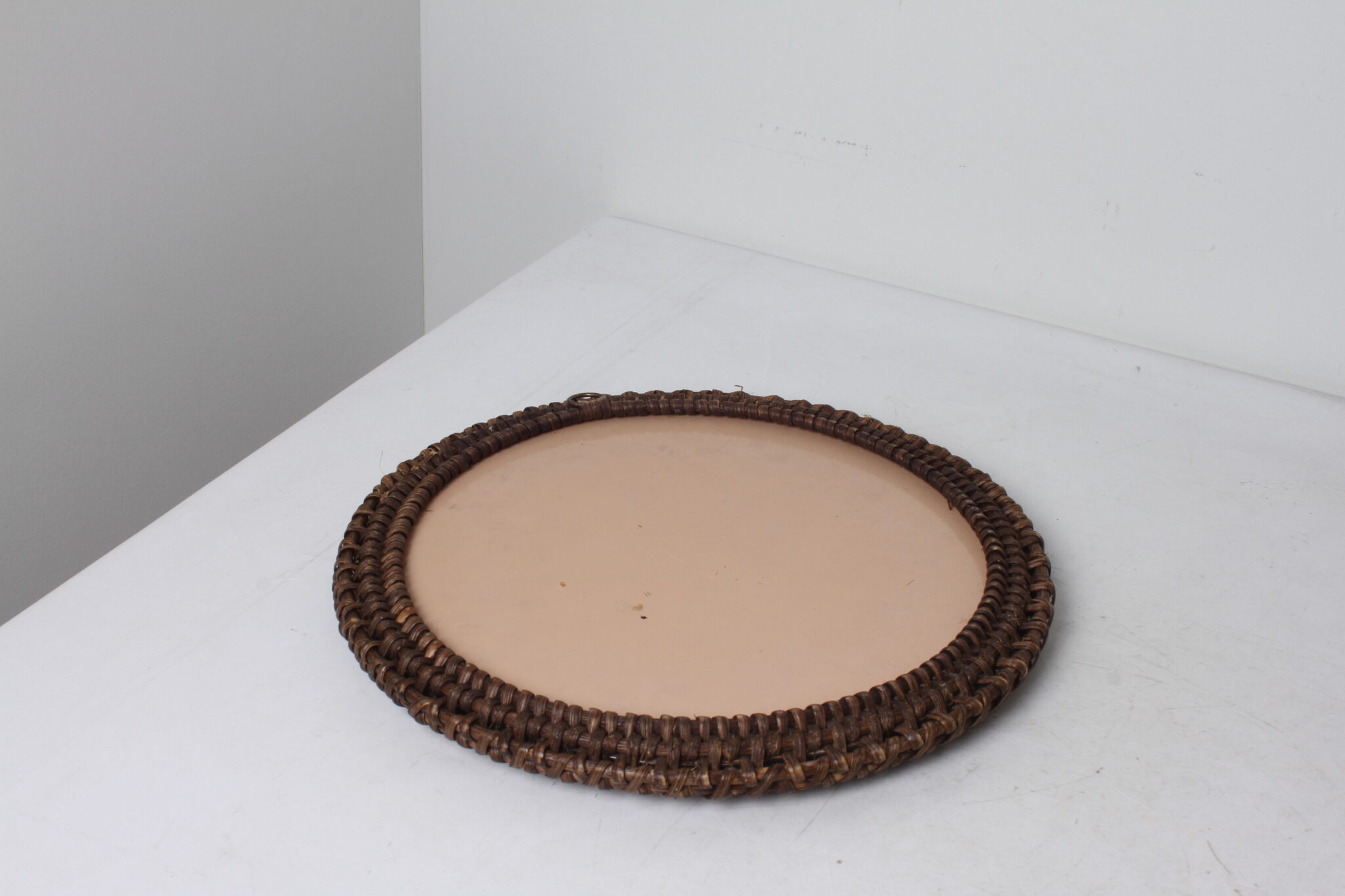Miroir rond vintage en osier tressé – Image 3
