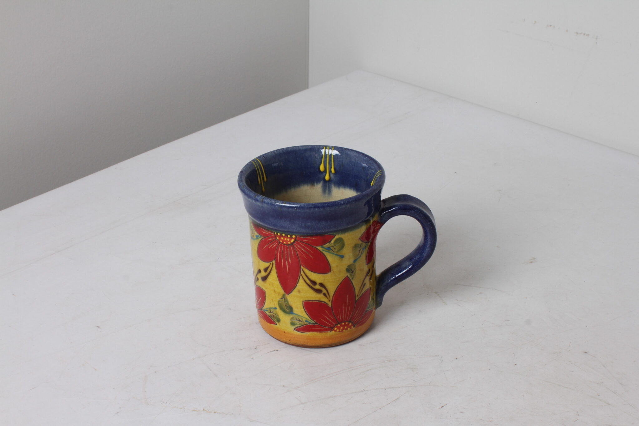 Mug en terre cuite signé Keil