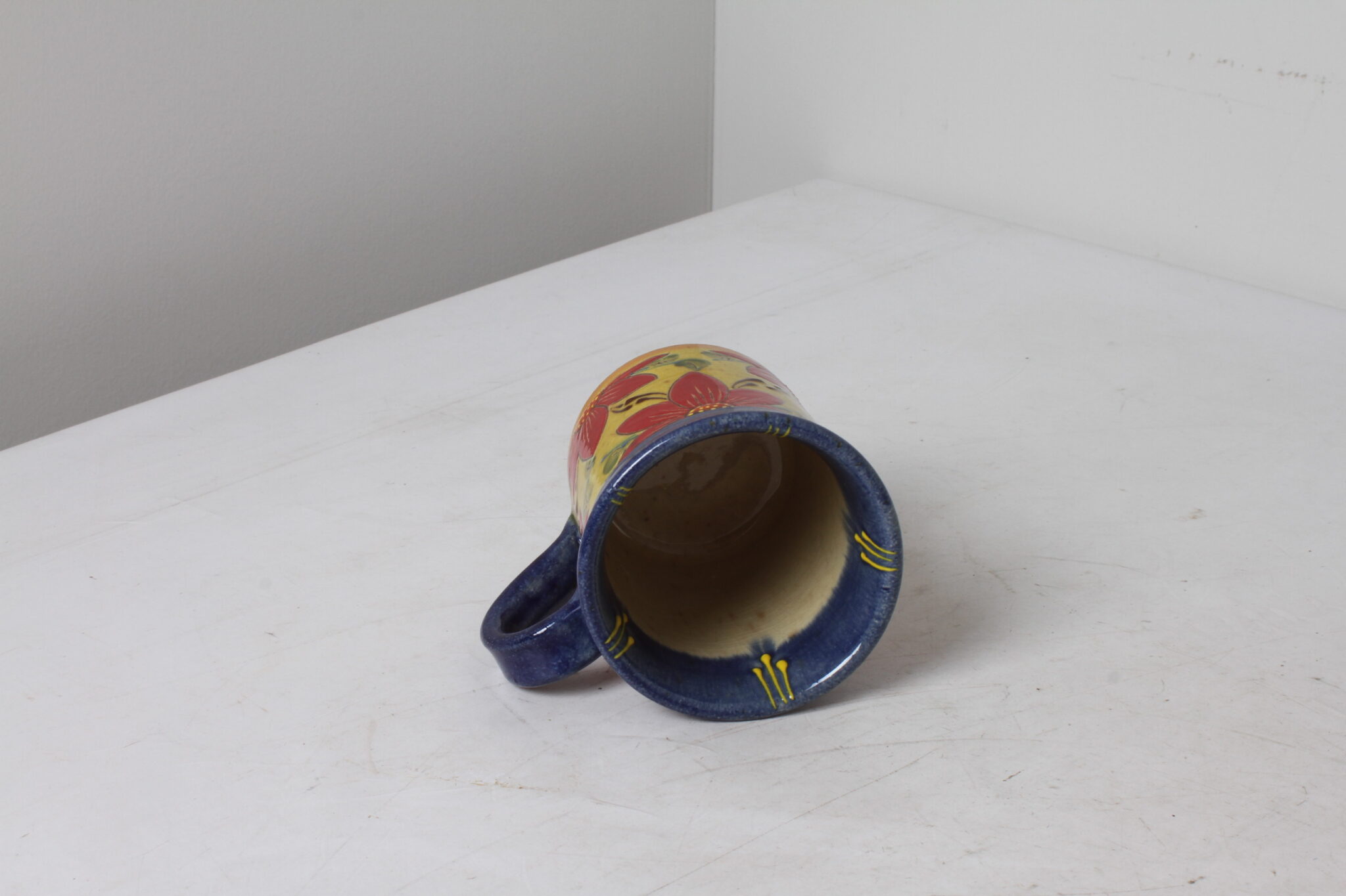 Mug en terre cuite signé Keil – Image 3
