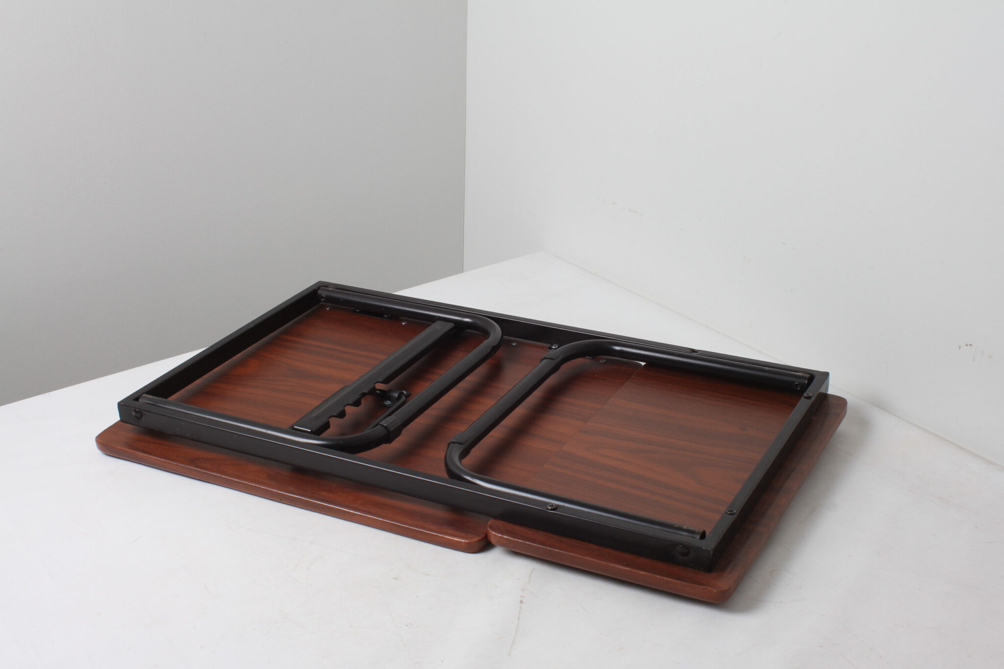 Table de lit inclinable en bois et métal – Image 3