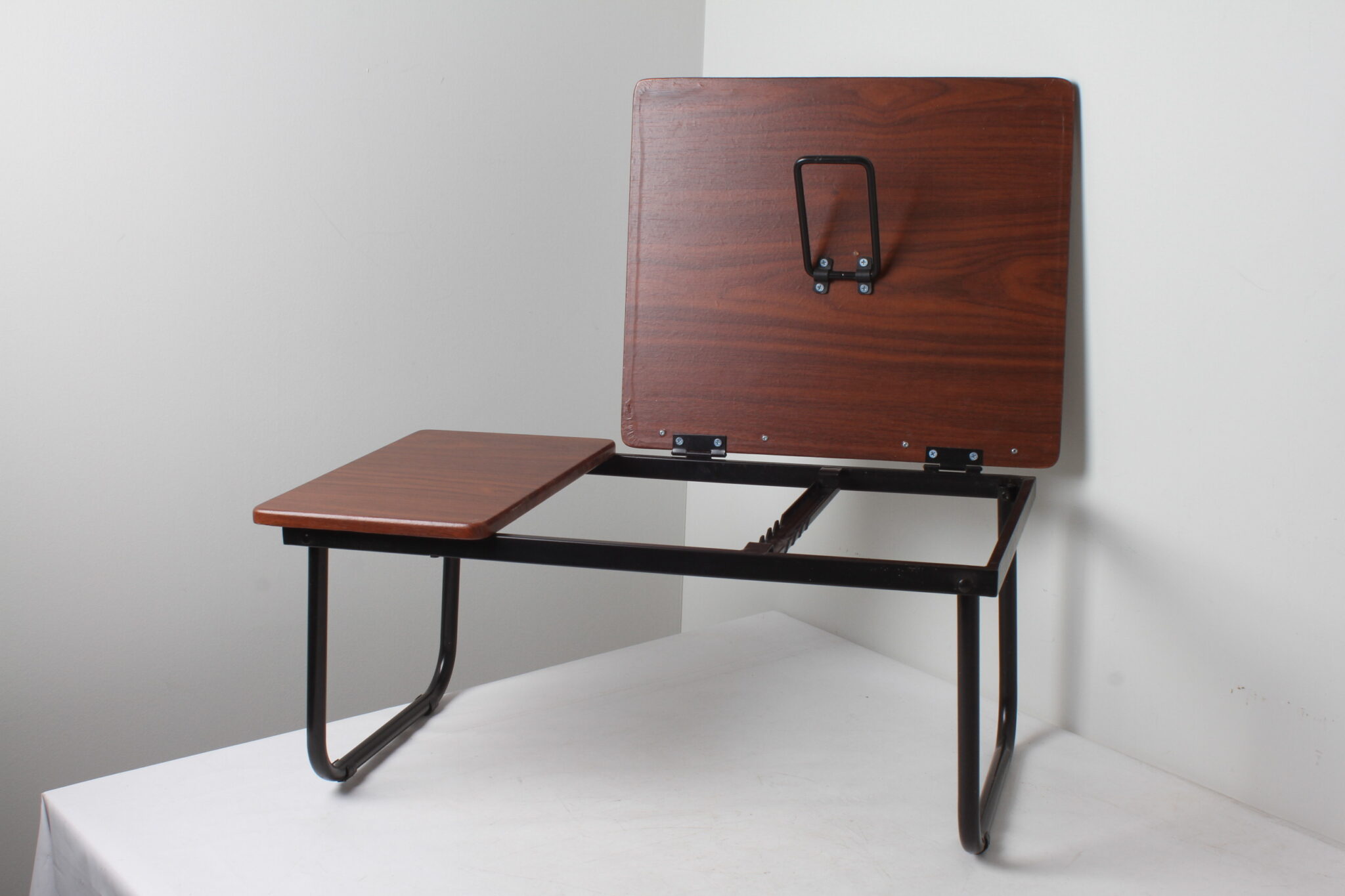 Table de lit inclinable en bois et métal – Image 2