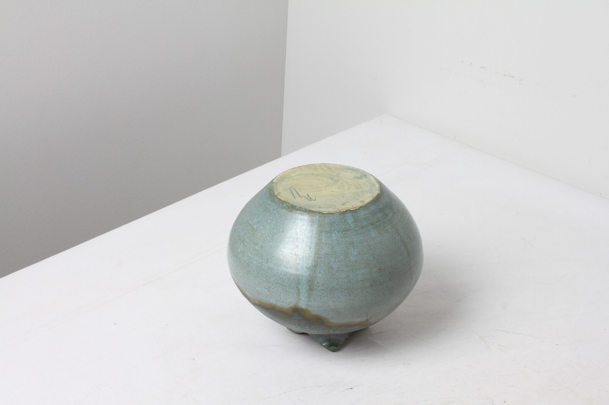 Vase boule en poterie – Image 4