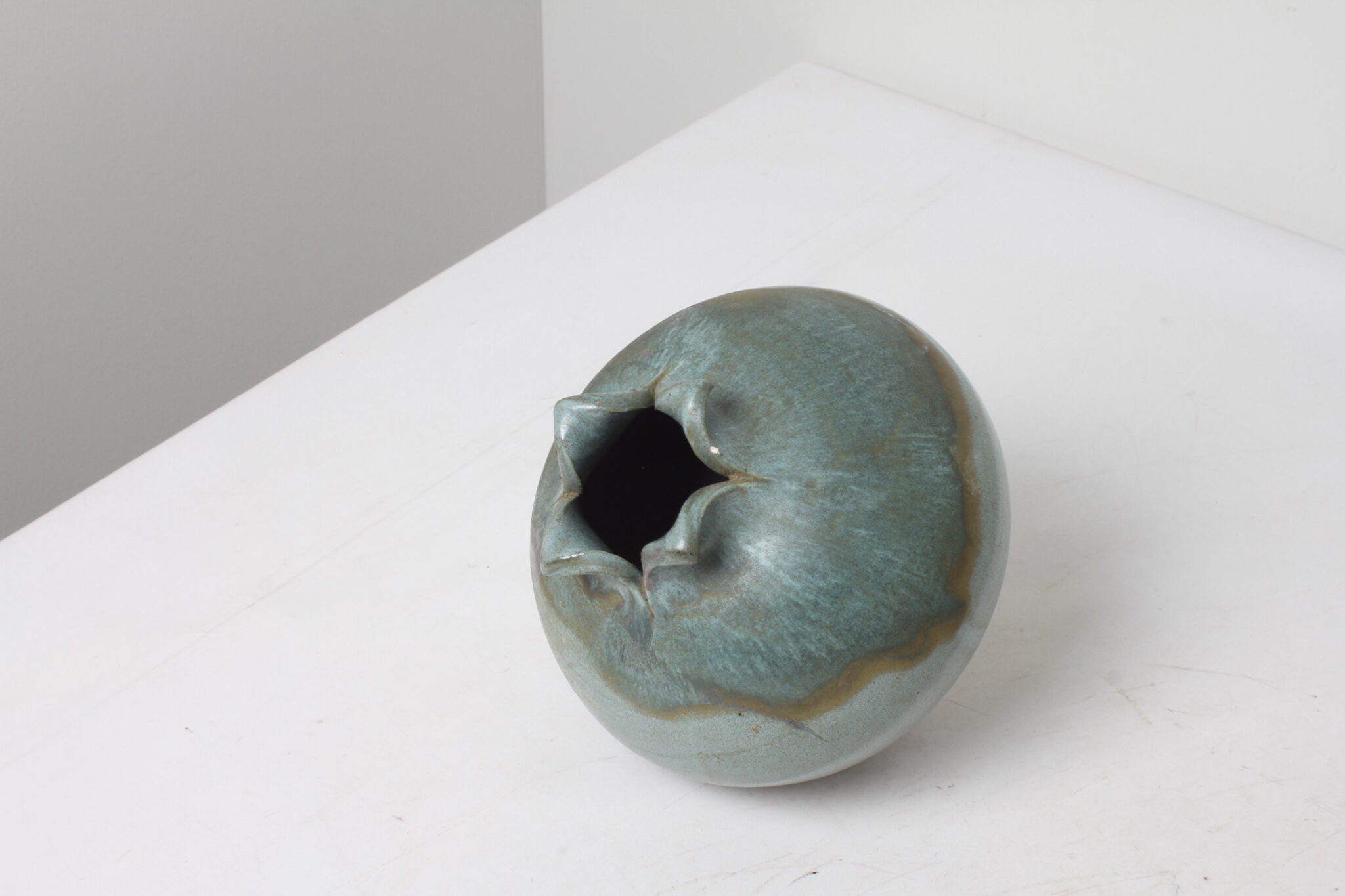 Vase boule en poterie – Image 3