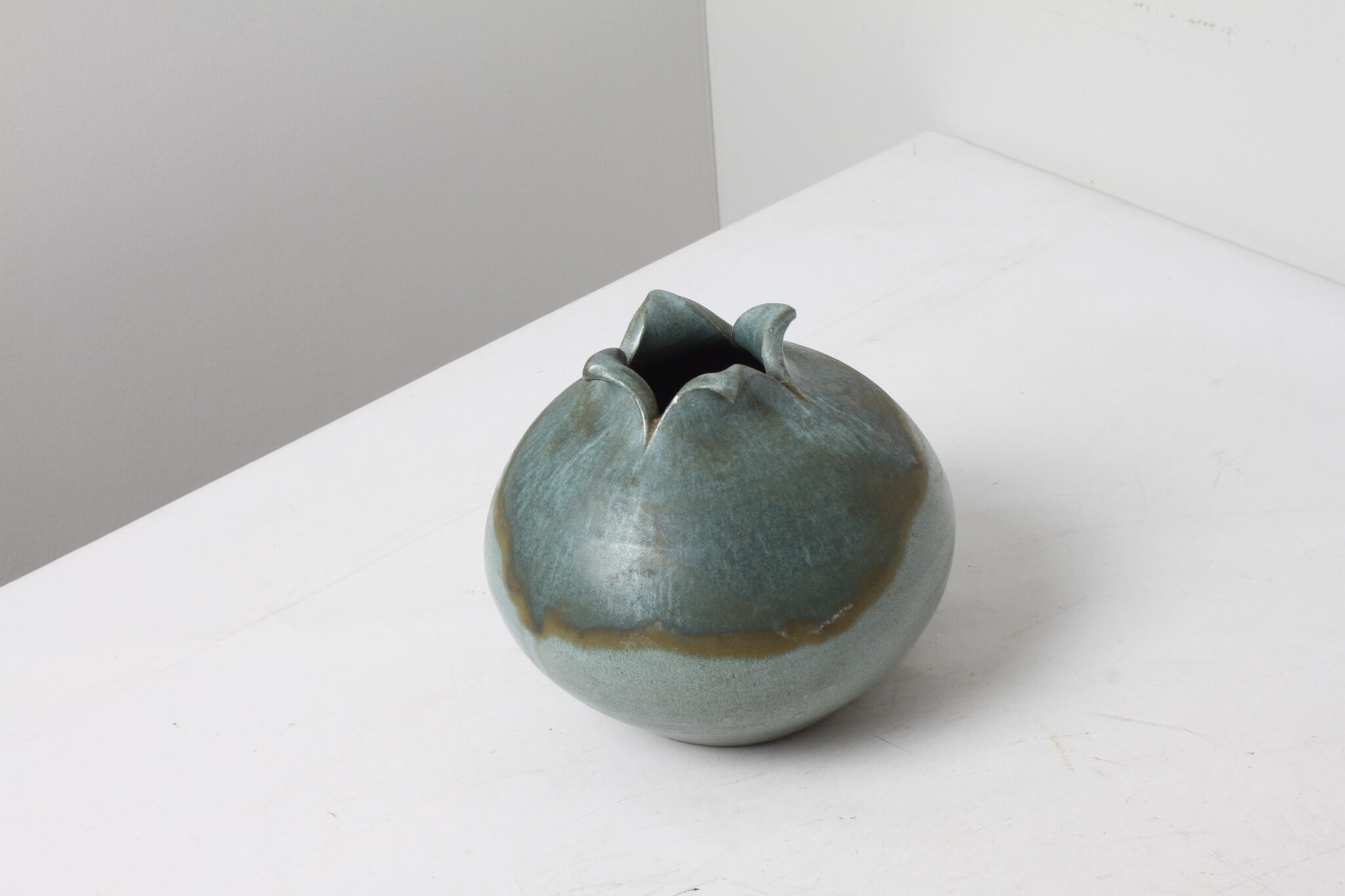 Vase boule en poterie – Image 2