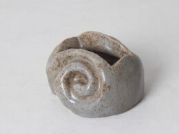 Poterie brutaliste vernissée
