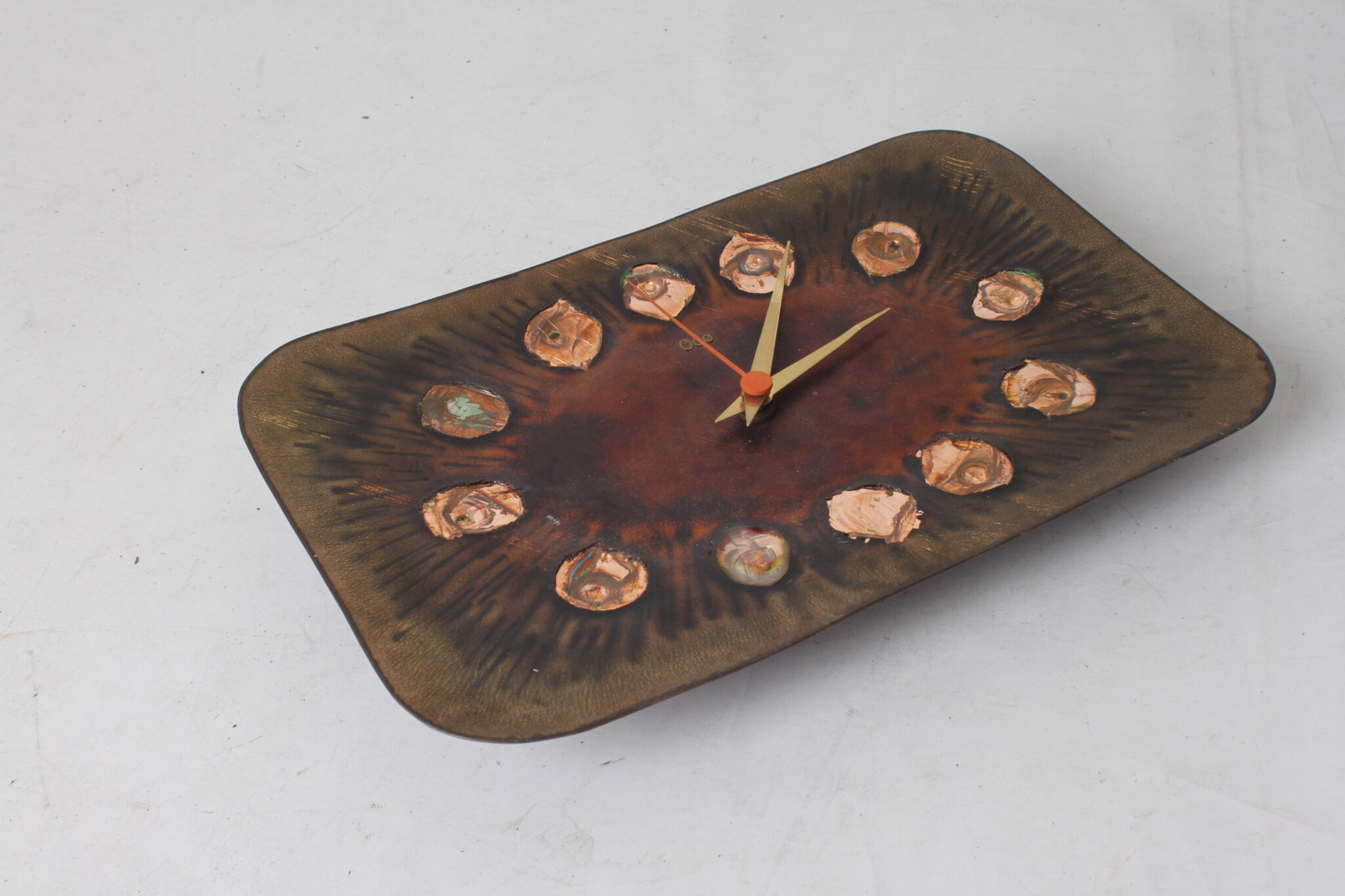 Horloge en cuivre et résine - Odo – Image 3