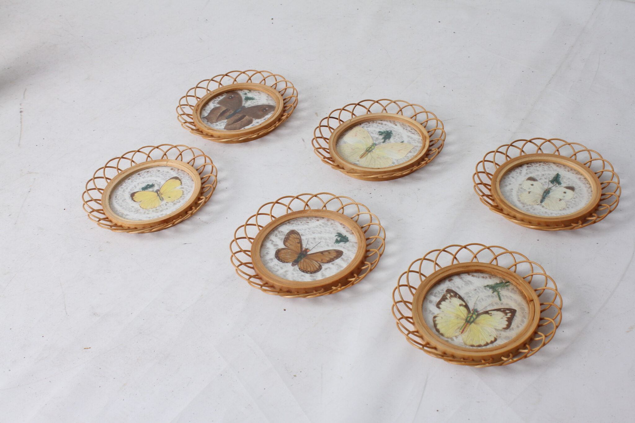 Sous-verres papillons en rotin