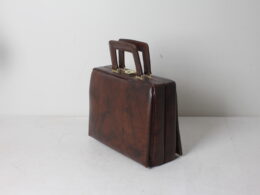 Vanity vintage en skaï marron