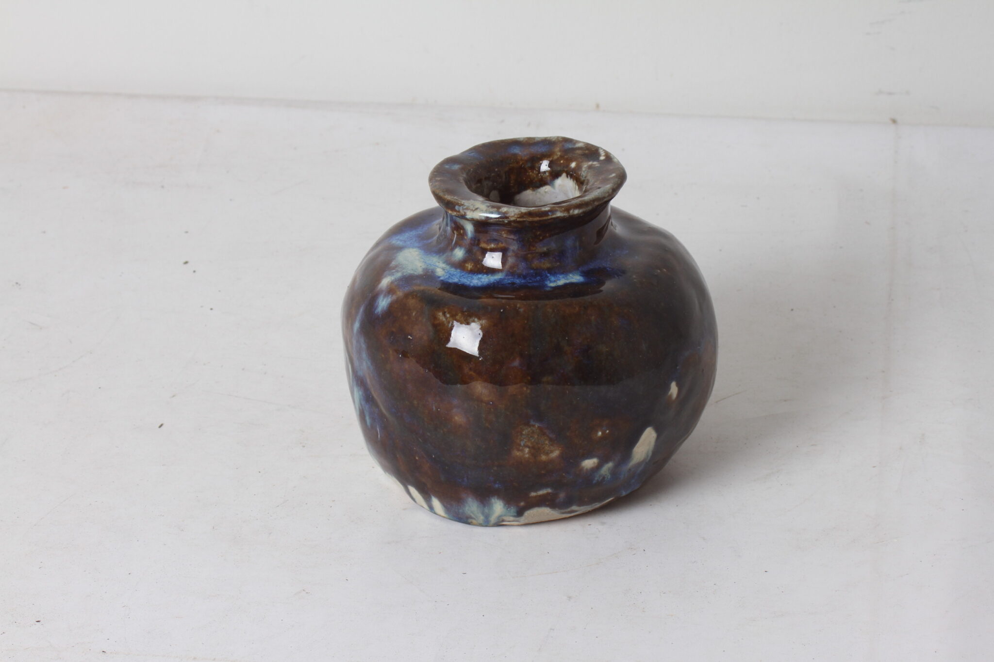 Vase boule brutaliste