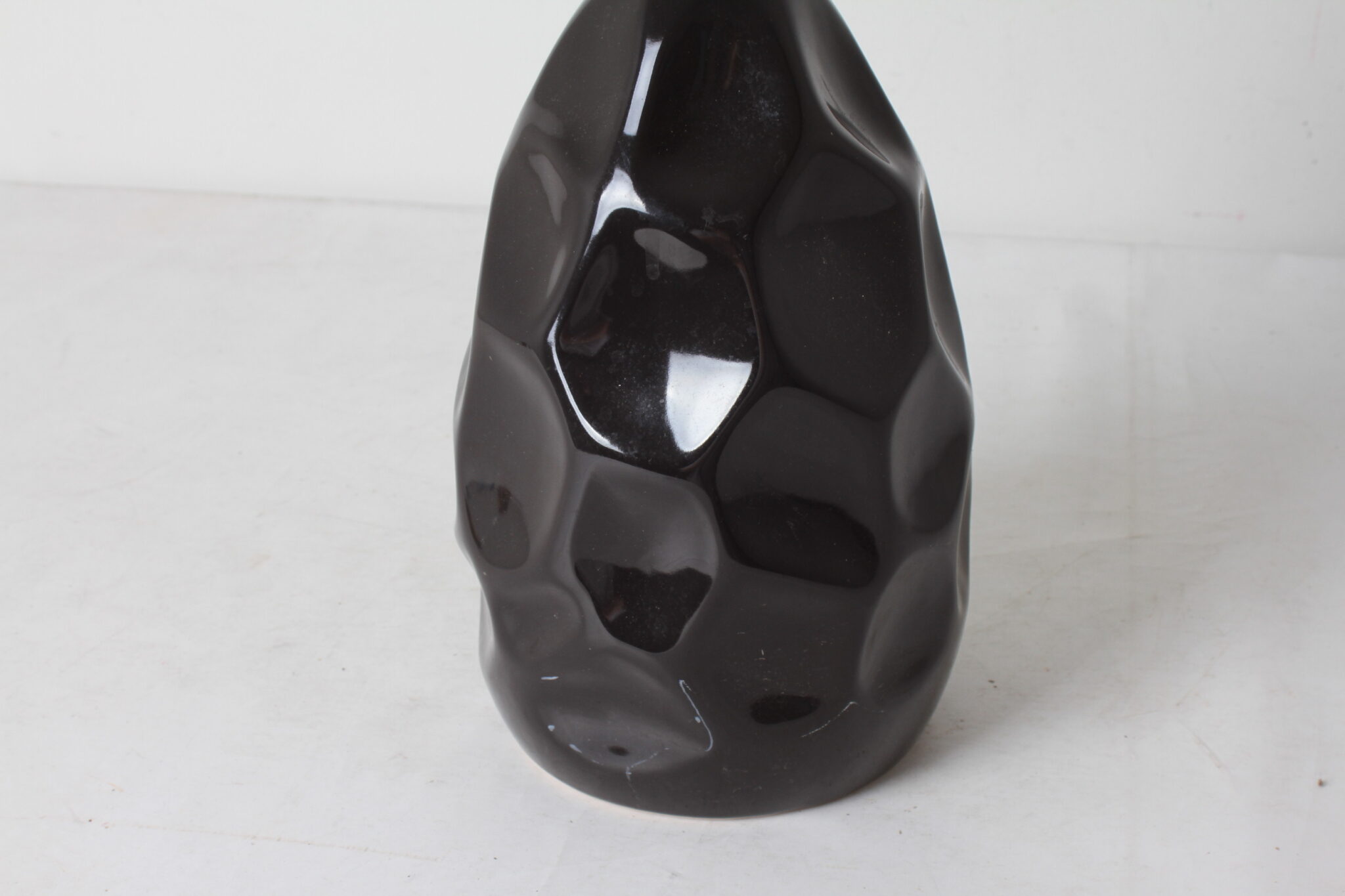 Vase moderne en céramique texturée – Image 3