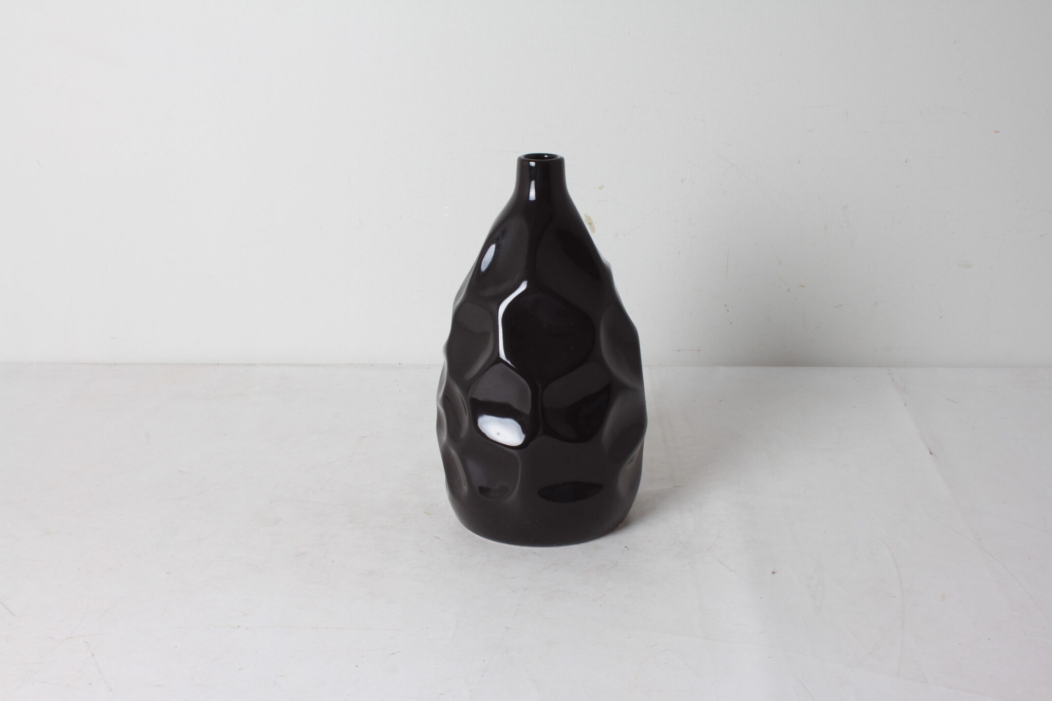 Vase moderne en céramique texturée