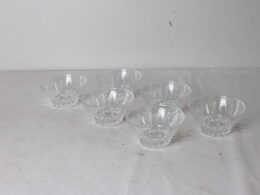 Lot de six coupelles en verre taillé