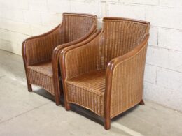 Fauteuils en bois et osier