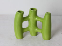 Vase design en céramique verte