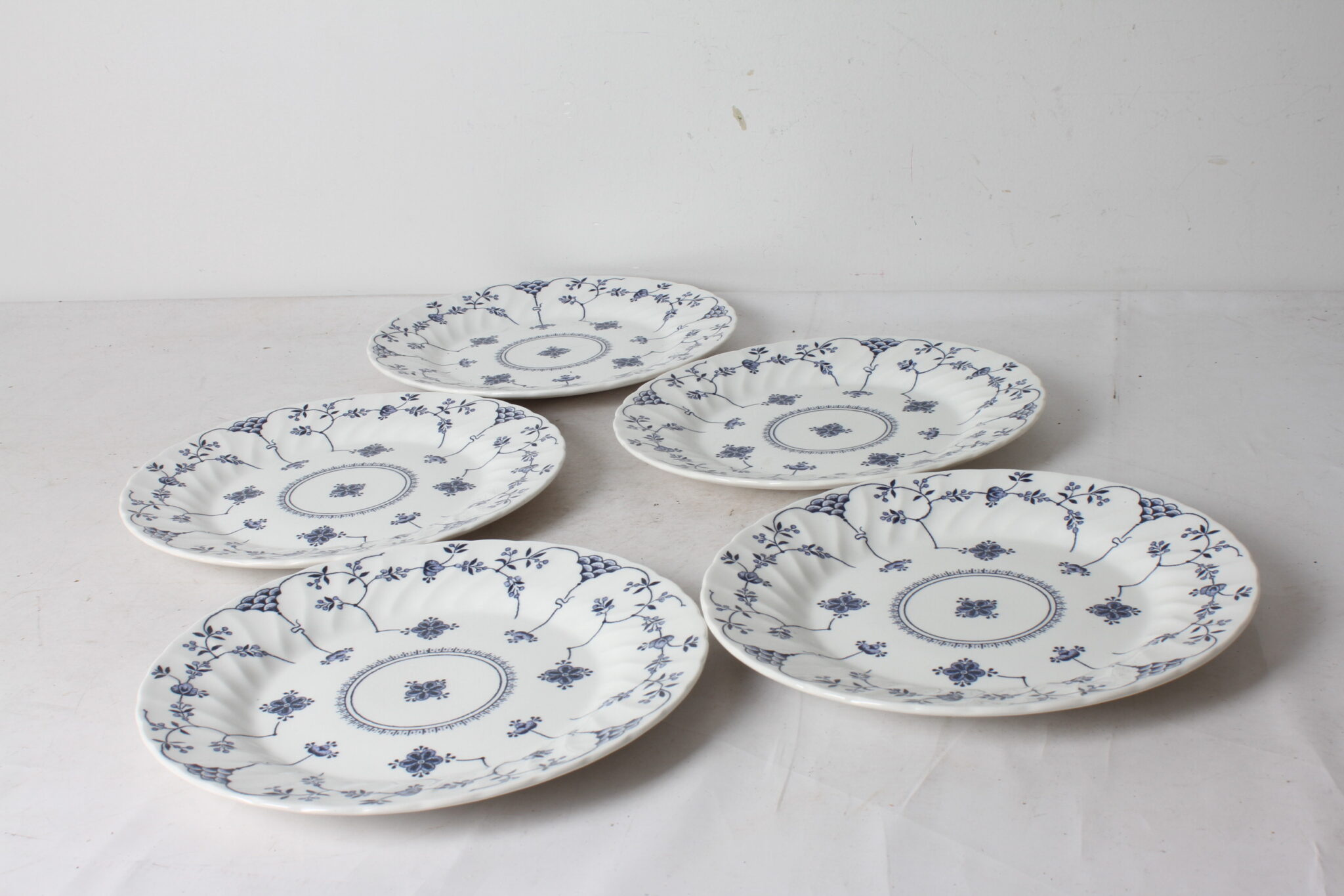 Assiettes plates en faïence - Queen's