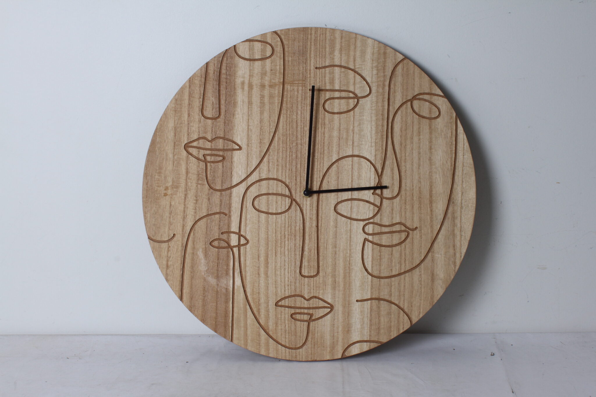 Horloge murale minimaliste