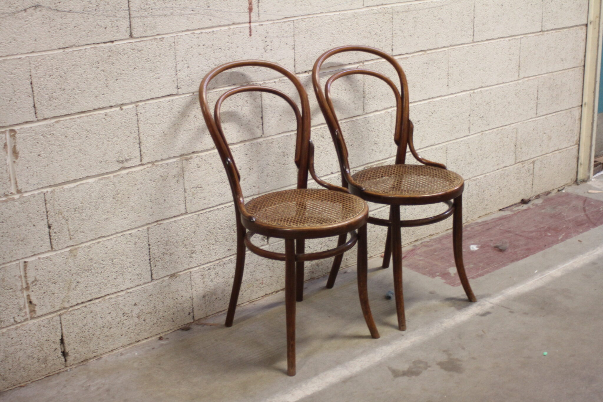 Anciennes chaises bistrot