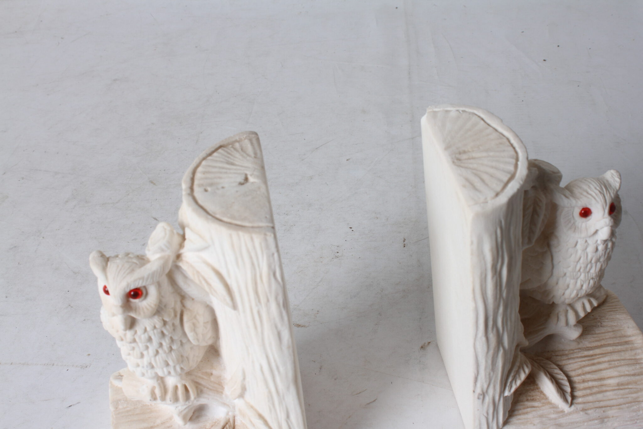 Paire de serre-livres sculptés – Image 3