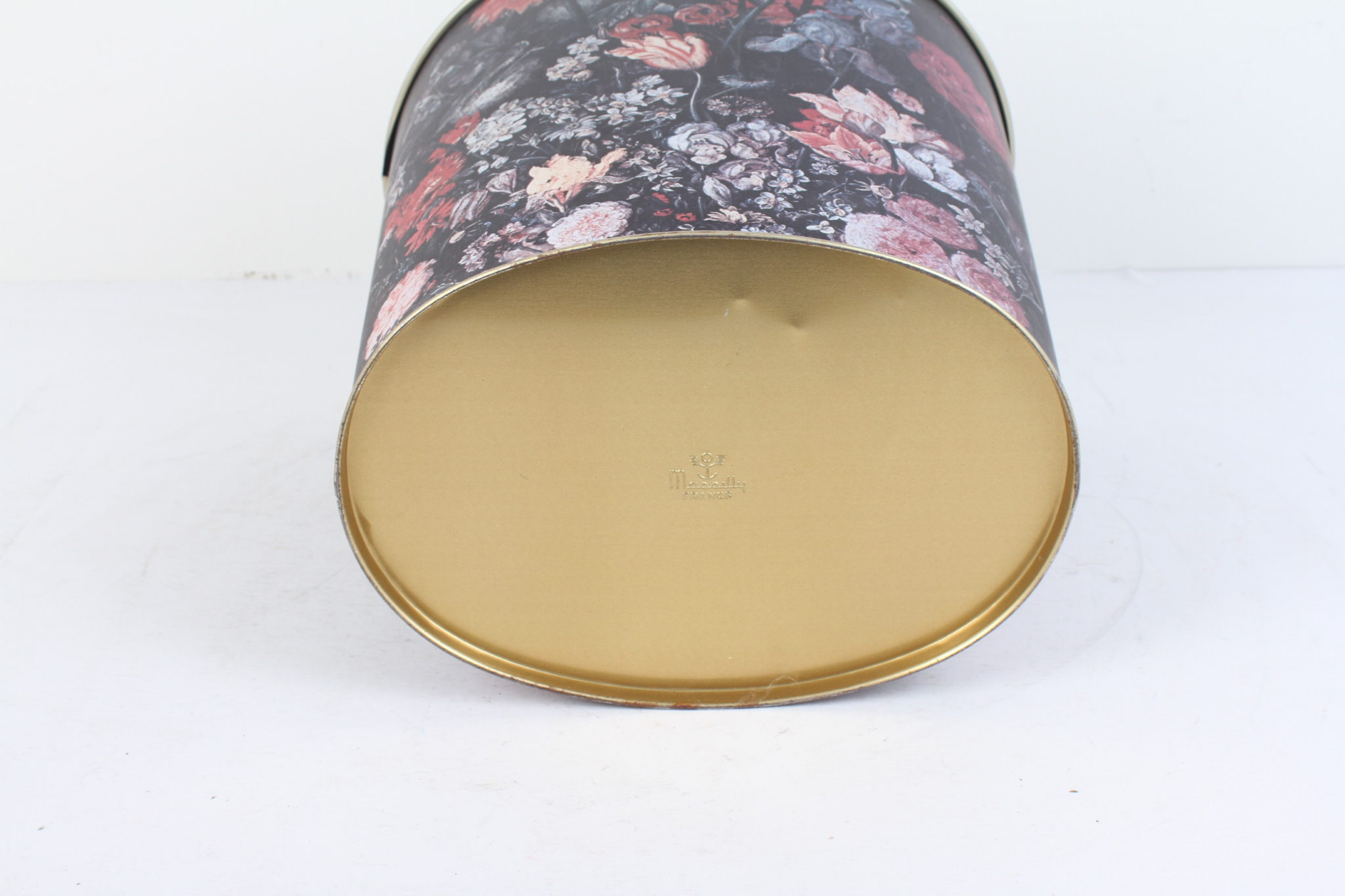 corbeille-a-papier-vintage-en-tole-decor-floral-massilly-france-objets-deco-design-tendance-occasion-emmaus-scherwiller-etikette (1)