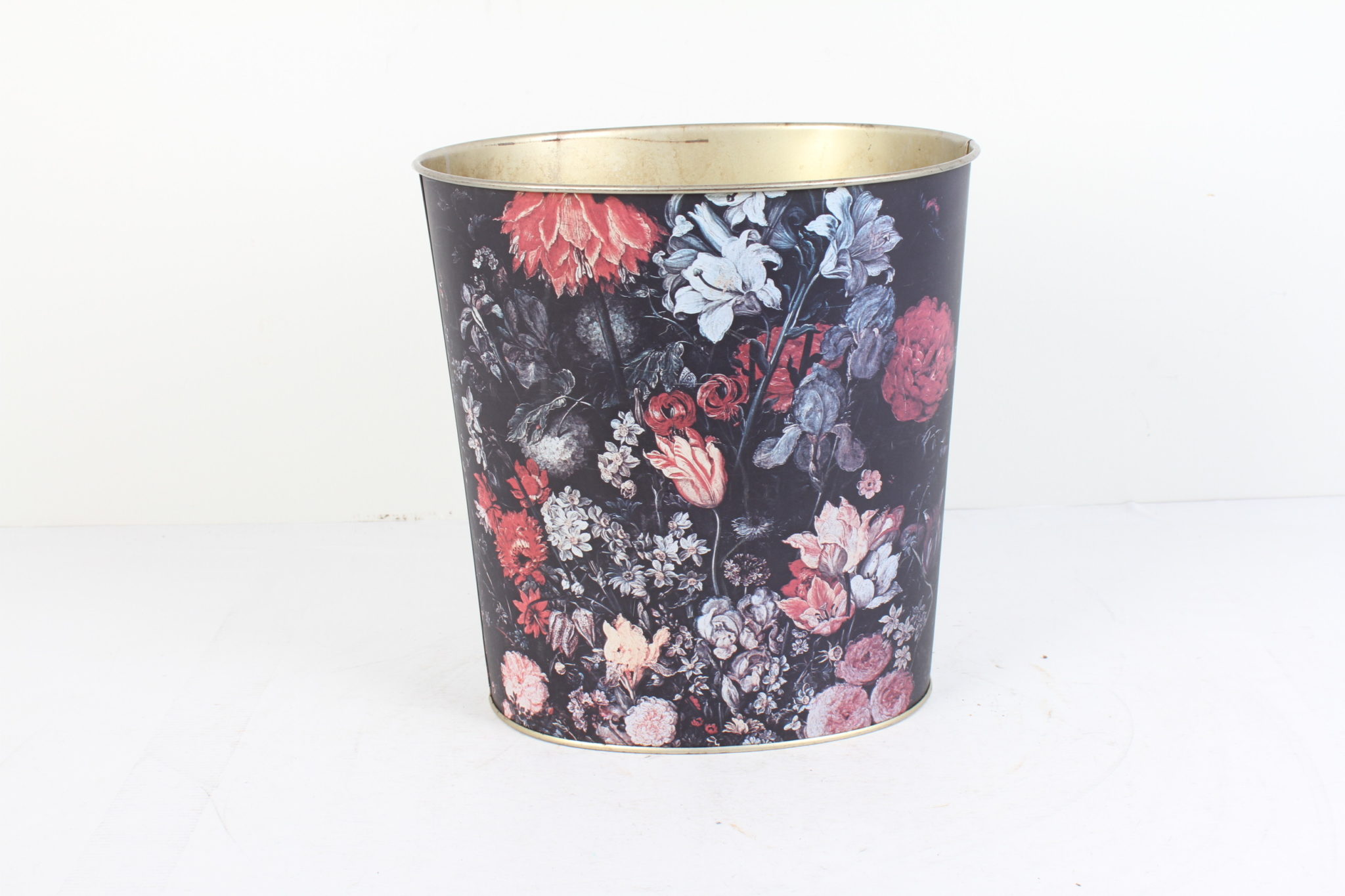 corbeille-a-papier-vintage-en-tole-decor-floral-massilly-france-objets-deco-design-tendance-occasion-emmaus-scherwiller-etikette (3)