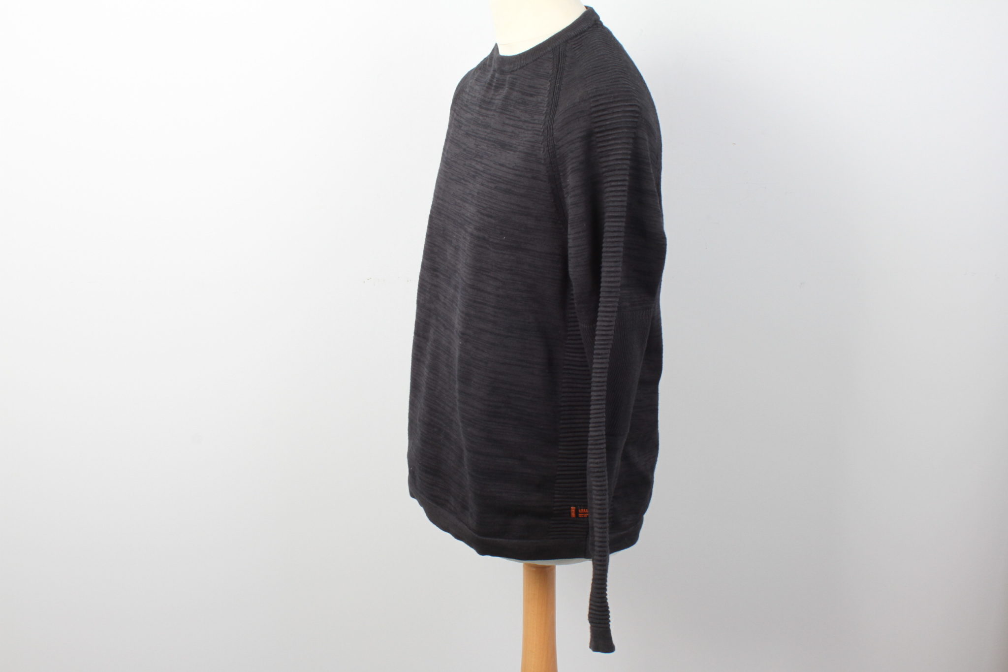 pull-homme-urbndist-taille-l-occasion-seconde-main-emmaus-scherwiller-etikette (3)