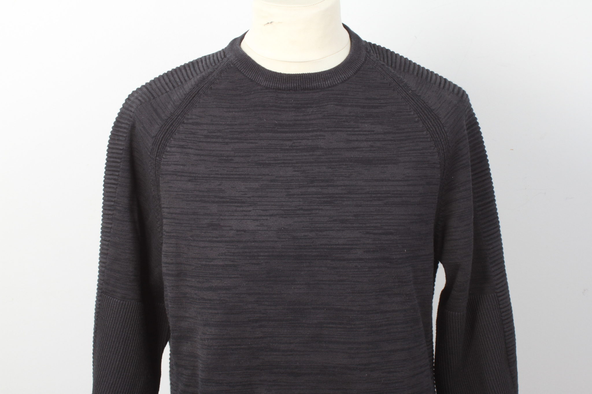 pull-homme-urbndist-taille-l-occasion-seconde-main-emmaus-scherwiller-etikette (4)