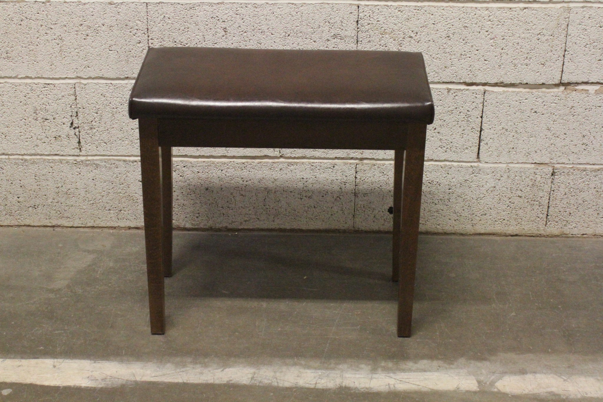 tabouret-de-piano-avec-coffre-a-partitions-vintage-bois-skai-occasion-seconde-main-emmaus-scherwiller-etikette (2)