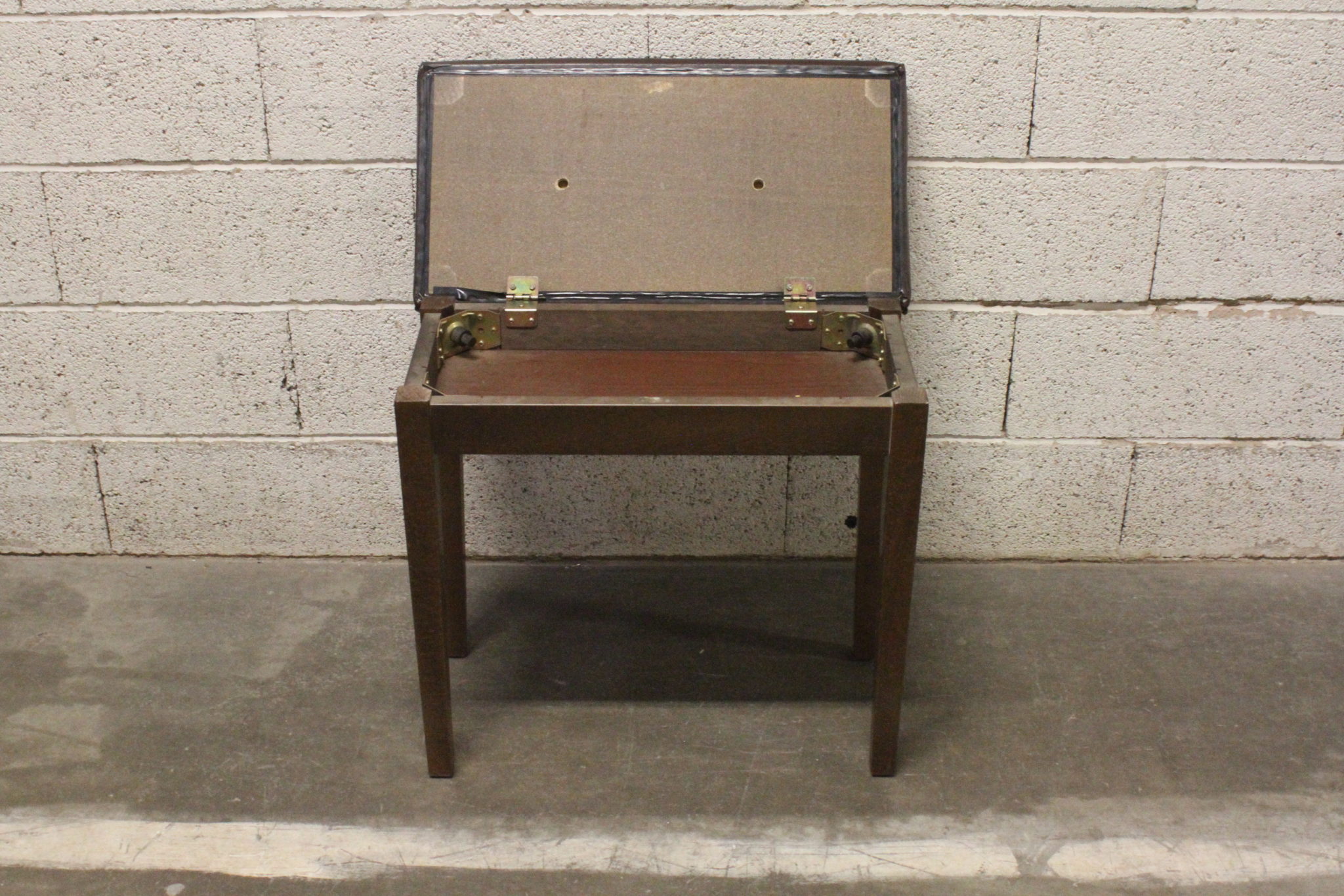 tabouret-de-piano-avec-coffre-a-partitions-vintage-bois-skai-occasion-seconde-main-emmaus-scherwiller-etikette (3)