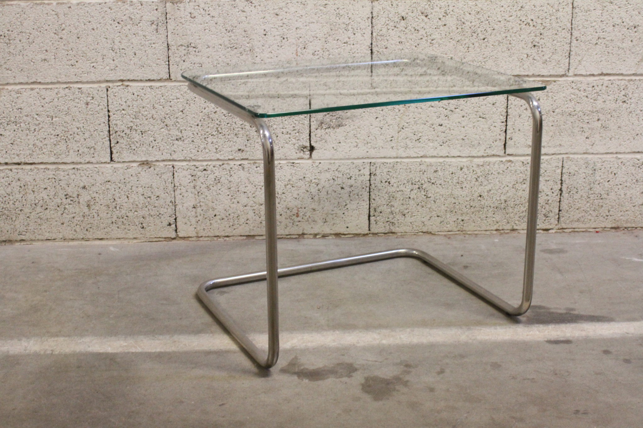 bout-de-canape-inox-et-verre-design-mobilier-de-france-mobilier-tendance-emmaus-scherwiller-etikette (1)